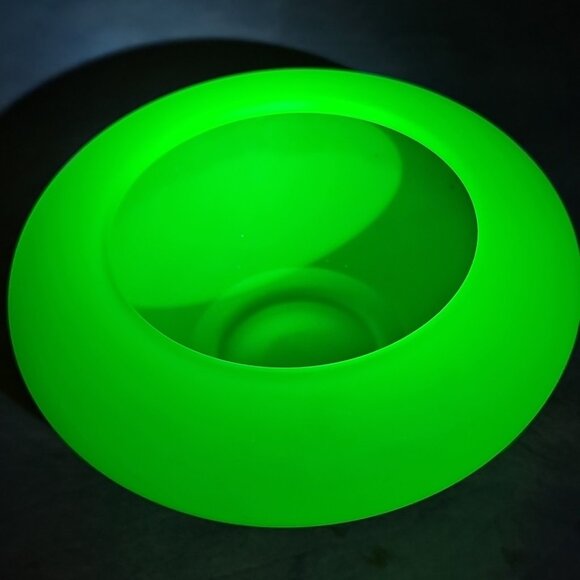 Uranium Tiffin Satin Green Glass Vase Bowl Geiger Confirmed, Amazing Piece! - Picture 5 of 16
